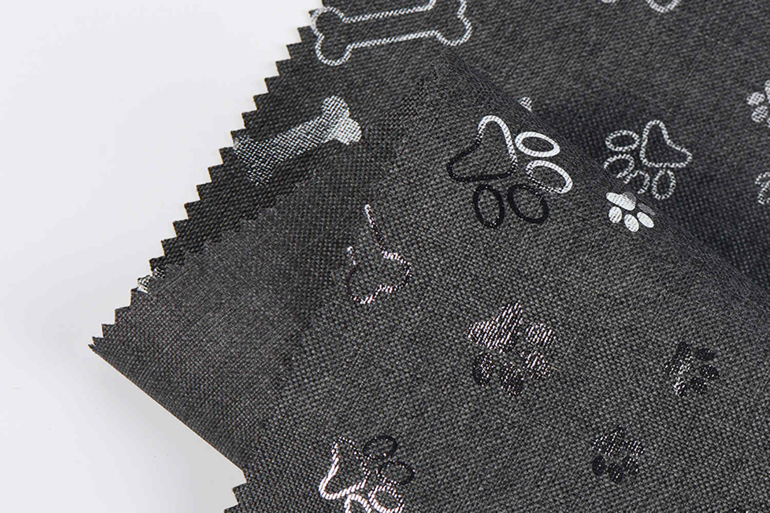 PU 코팅 된 600d 68T 양이온은 은색 인쇄