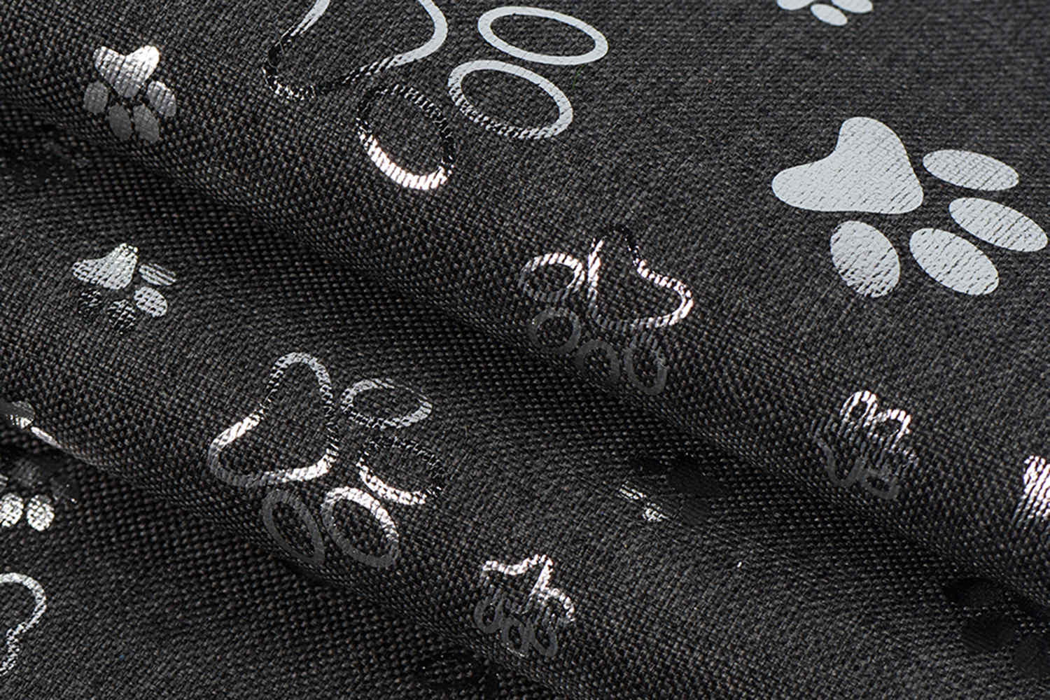 PU 코팅 된 600d 68T 양이온은 은색 인쇄